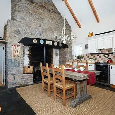 Thatched Garraunnatooha